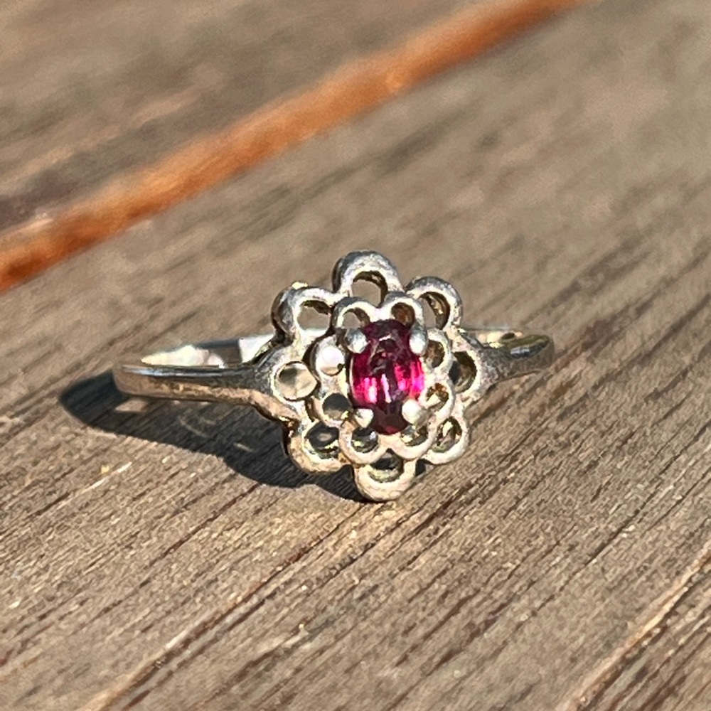 Elegant Silver and Red Gemstone Ring
